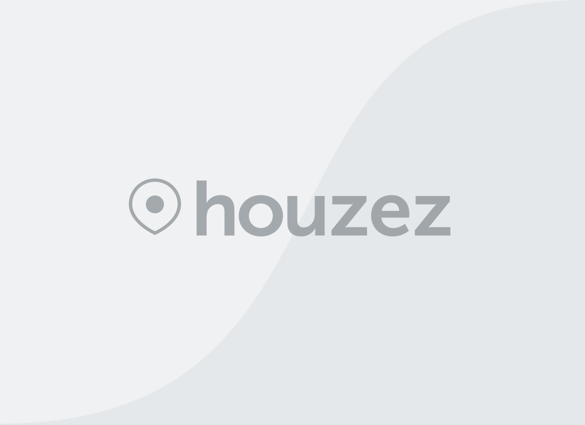 For Sale: Modern 3-Bedroom Home in New Kasama Secure this beautiful, move-in-ready standalone house located in the prime New Kasama area near AZK Mall. Perfect for families seeking privacy, comfort, and top-tier security. Property Highlights: Design: Modern 3-bedroom standalone house. Privacy: All bedrooms are fully self-contained. Location: Situated in New Kasama, conveniently near AZK Mall. Security: Enclosed in a secure, private wall fence. Status: Newly built and ready for immediate occupation. Price: K1.7M (Negotiable) 0974474944