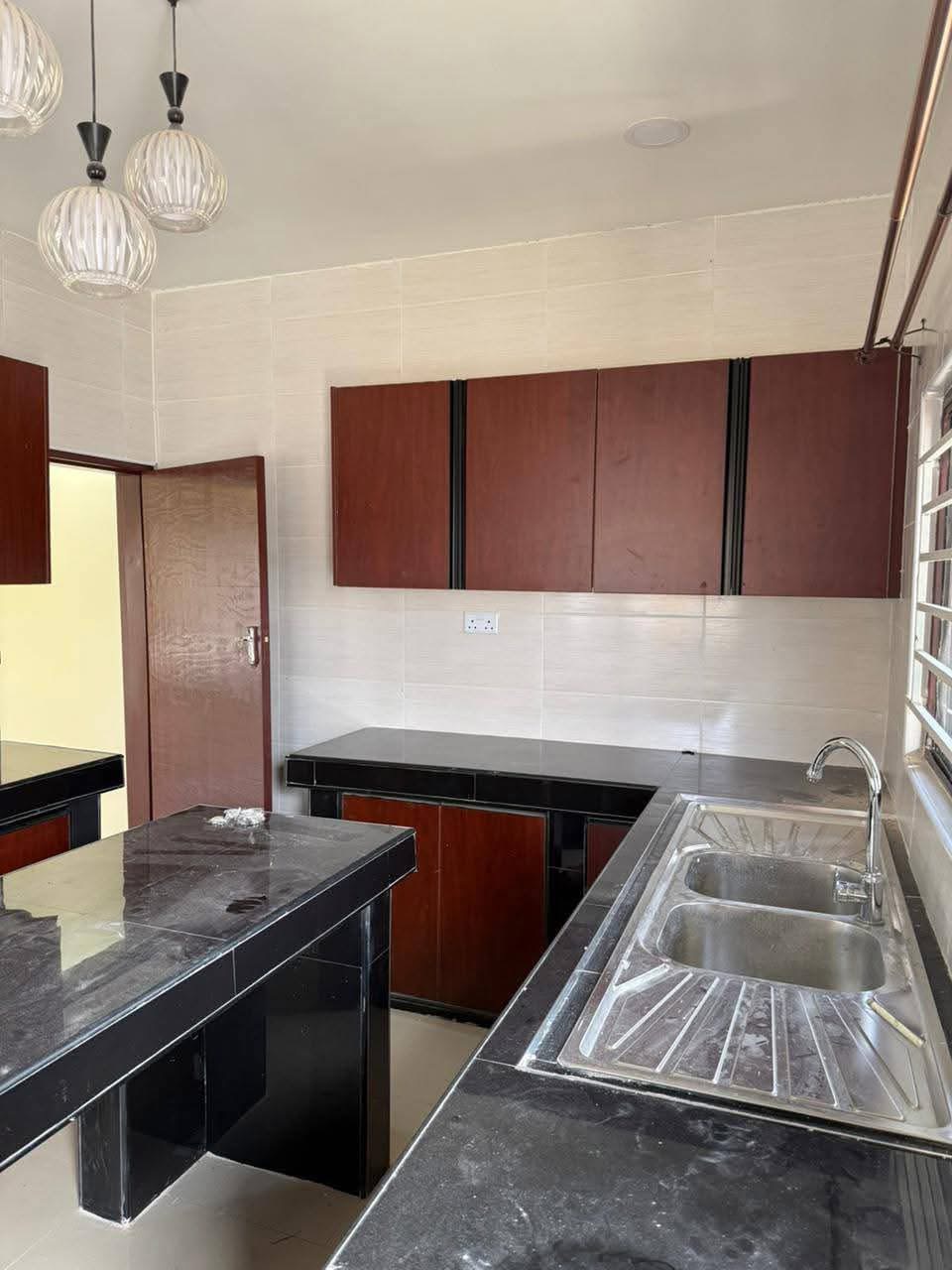 73C2E9B7-7945-491B-878A-7BD037B33358