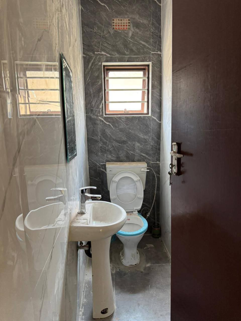 AAC1A6F5-C2B9-4D99-BDE7-705F6528B307