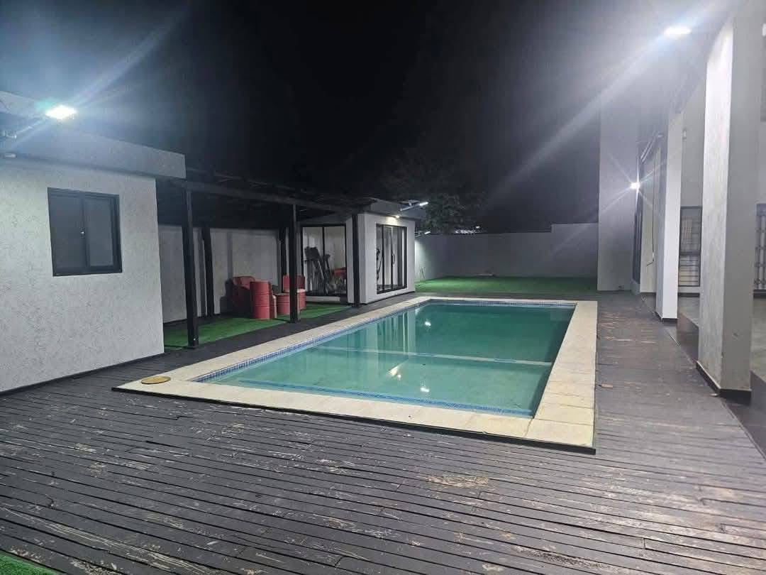 CE1E44F4-58B7-439F-BBBF-77A31A0BF885