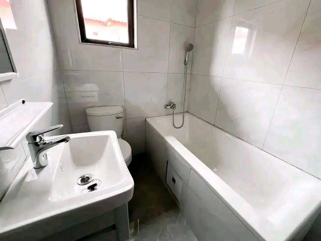 F745C5FD-4537-46F8-83C9-94E4C9A5C12F