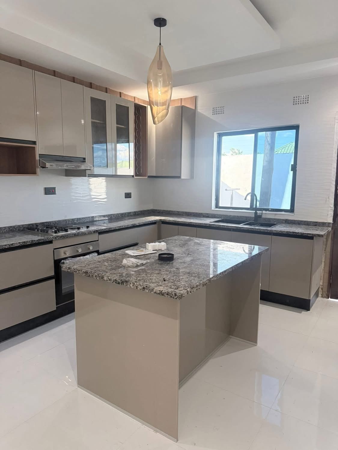 FA0B9281-2C22-4323-9D0C-70844213F64B